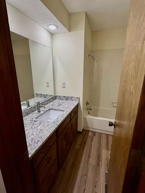 Bath - 1141 E Cambridge St, Springfield, MO 65807 photo 1 of 5