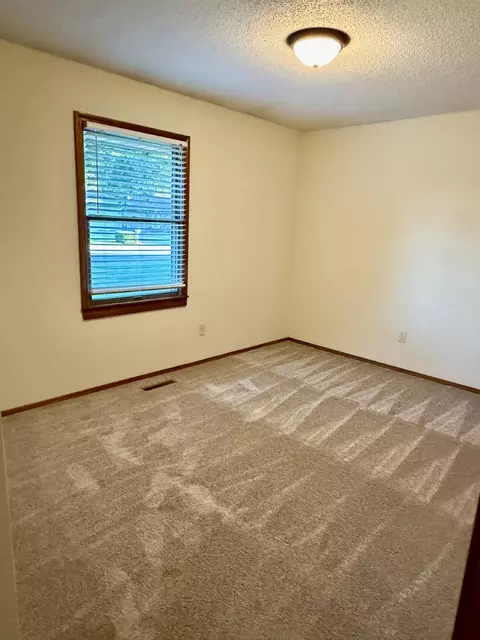 Bedroom - 1141 E Cambridge St, Springfield, MO 65807 photo 1 of 5