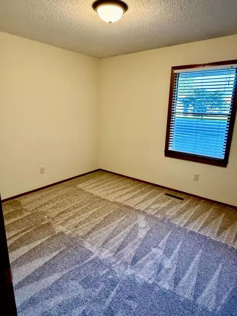 Bedroom - 1141 E Cambridge St, Springfield, MO 65807 photo 2 of 5