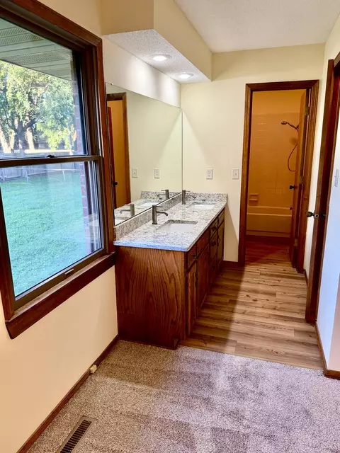 Bath - 1141 E Cambridge St, Springfield, MO 65807 photo 3 of 5
