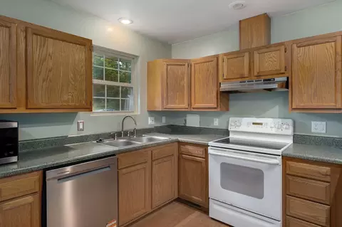 Kitchen - 326 Arliss Dr, Crane, MO 65633 photo 2 of 2
