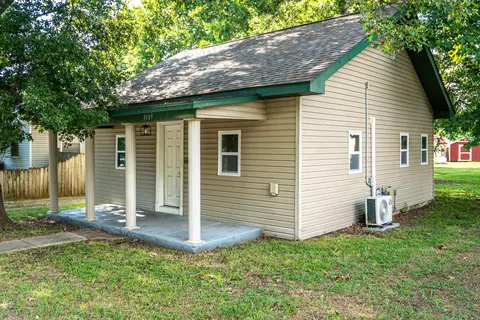 1009 W Cass Ave, West Plains, MO 65775