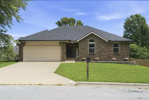 Exterior - 615 E Sunset Ave, Nixa, MO 65714 photo 2 of 10