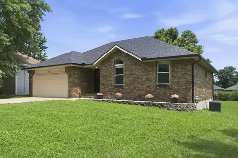 Exterior - 615 E Sunset Ave, Nixa, MO 65714 photo 3 of 10