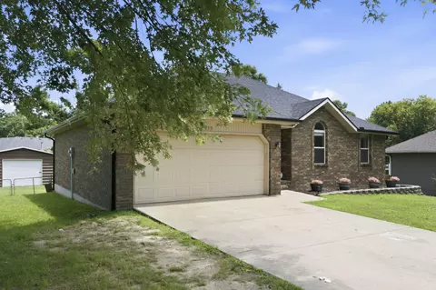 Exterior - 615 E Sunset Ave, Nixa, MO 65714 photo 4 of 10