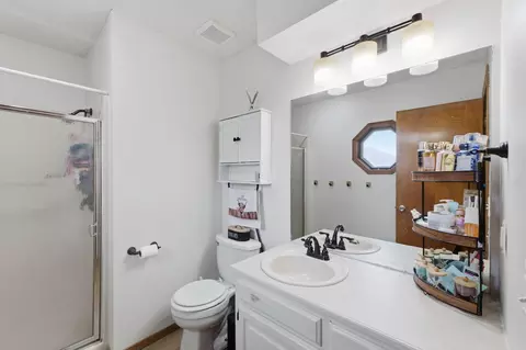 Bath - 615 E Sunset Ave, Nixa, MO 65714 photo 1 of 3