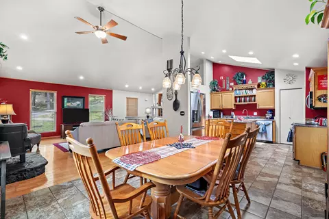 Dining - 341 River Dr, Branson, MO 65616 photo 2 of 2