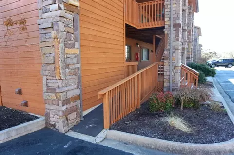 Exterior - 189 Avondale Dr #5, Branson, MO 65616 photo 2 of 8