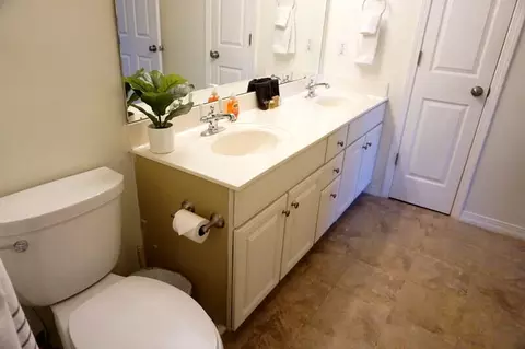 Bath - 189 Avondale Dr #5, Branson, MO 65616 photo 2 of 5