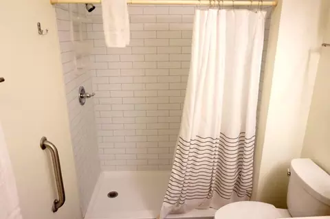 Bath - 189 Avondale Dr #5, Branson, MO 65616 photo 3 of 5