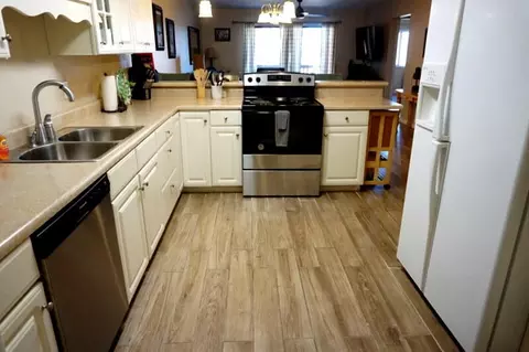 Kitchen - 189 Avondale Dr #5, Branson, MO 65616 photo 3 of 3