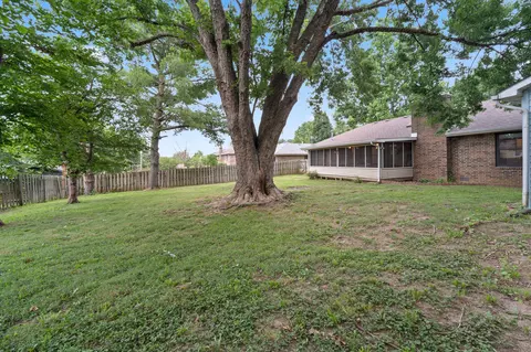 Exterior - 2119 W Nottingham St, Springfield, MO 65810 photo 8 of 9