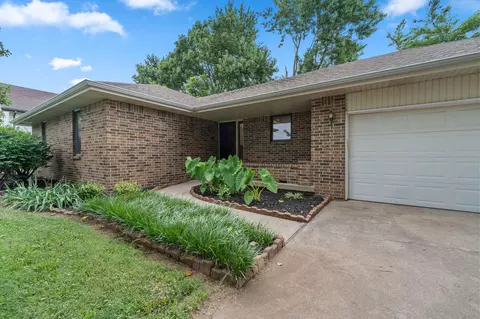 Exterior - 2119 W Nottingham St, Springfield, MO 65810 photo 2 of 9