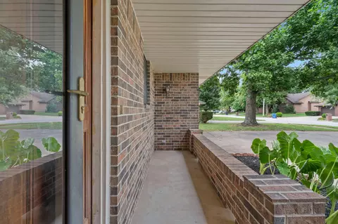 Exterior - 2119 W Nottingham St, Springfield, MO 65810 photo 3 of 9