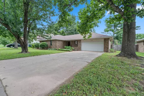 Exterior - 2119 W Nottingham St, Springfield, MO 65810 photo 9 of 9
