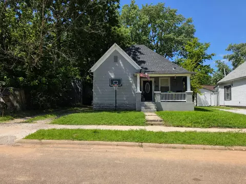 1233 E Thoman St, Springfield, MO 65803 photo 1