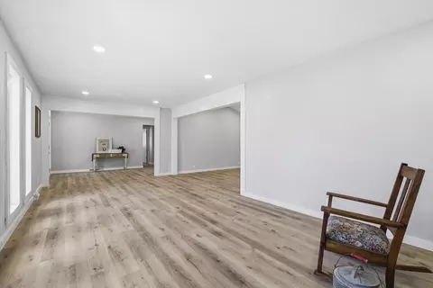 Living - 908 10th St, Mountain Grove, MO 65711 photo 3 of 6