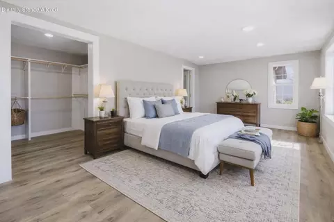 Bedroom - 908 10th St, Mountain Grove, MO 65711 photo 1 of 5