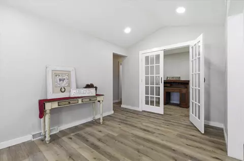 Entry Way - 908 10th St, Mountain Grove, MO 65711 photo 3 of 4