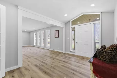 Entry Way - 908 10th St, Mountain Grove, MO 65711 photo 1 of 4