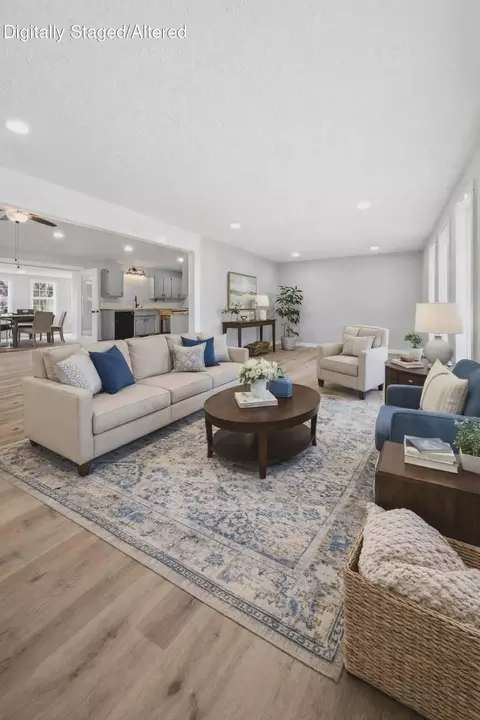 Living - 908 10th St, Mountain Grove, MO 65711 photo 1 of 6