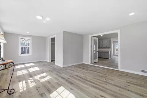 Living - 908 10th St, Mountain Grove, MO 65711 photo 6 of 6