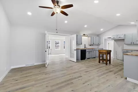 Entry Way - 908 10th St, Mountain Grove, MO 65711 photo 4 of 4