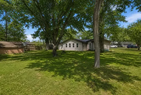 Exterior - 908 10th St, Mountain Grove, MO 65711 photo 5 of 7