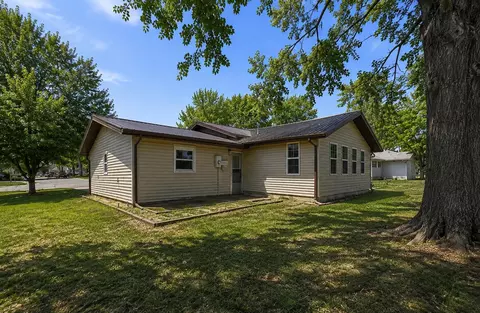 Exterior - 908 10th St, Mountain Grove, MO 65711 photo 6 of 7