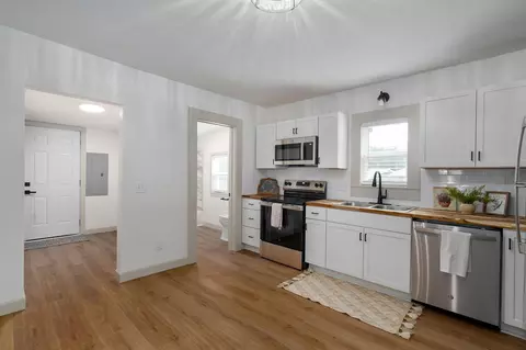 Entry Way - 933 S Rinker Ave, Aurora, MO 65605 photo 1 of 3