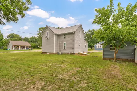 Exterior - 933 S Rinker Ave, Aurora, MO 65605 photo 5 of 5