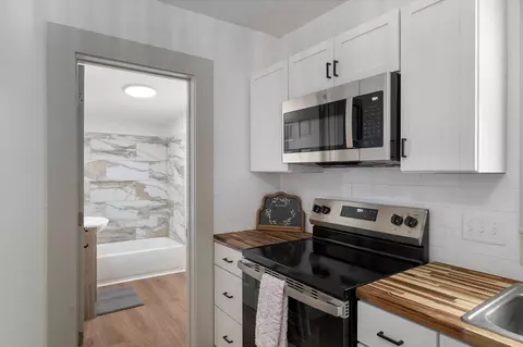 Kitchen - 933 S Rinker Ave, Aurora, MO 65605 photo 3 of 3