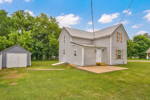 Exterior - 933 S Rinker Ave, Aurora, MO 65605 photo 3 of 5