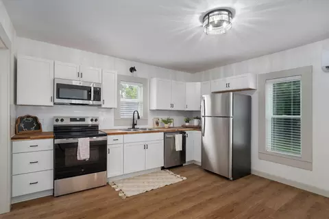 Kitchen - 933 S Rinker Ave, Aurora, MO 65605 photo 1 of 3