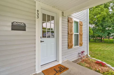 Exterior - 933 S Rinker Ave, Aurora, MO 65605 photo 2 of 5