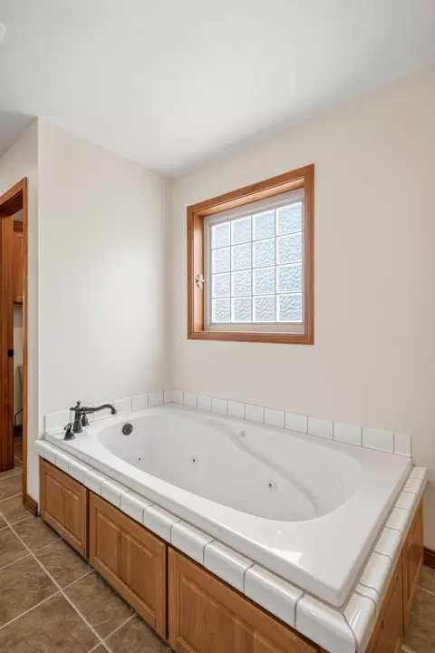 Bath - 4048 N Farm Road 79, Willard, MO 65781 photo 3 of 5