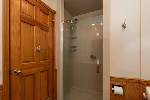 Bath - 1332 W Mcgee St, Springfield, MO 65807 photo 2 of 3