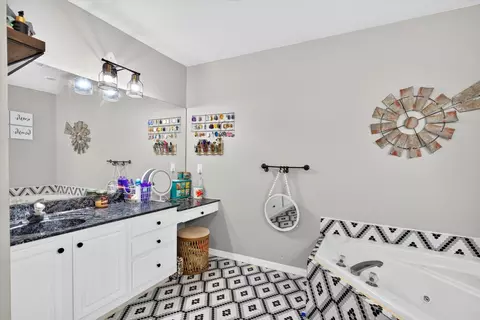 Bath - 970 Brookside Dr, Marshfield, MO 65706 photo 2 of 4