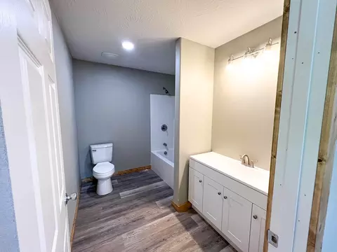 Bath - 105 Hackamore Dr, Theodosia, MO 65761 photo 2 of 3