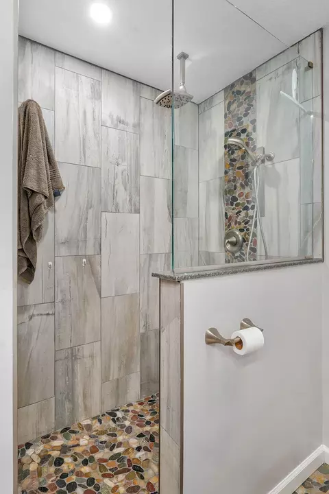 Bath - 3502 N Bobwhite Dr, Ozark, MO 65721 photo 2 of 5