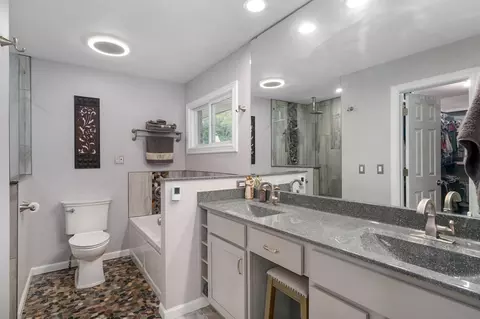 Bath - 3502 N Bobwhite Dr, Ozark, MO 65721 photo 1 of 5