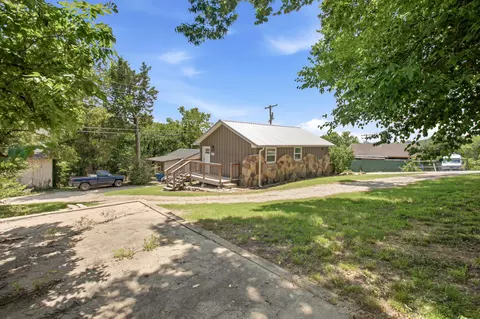 Exterior - 128 Lincoln St, Forsyth, MO 65653 photo 5 of 8