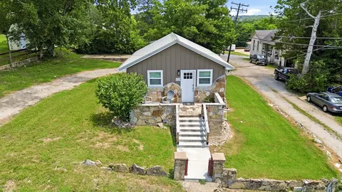 Exterior - 128 Lincoln St, Forsyth, MO 65653 photo 2 of 8