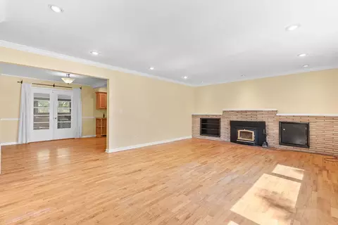 Living - 1955 S Valleyroad Ave, Springfield, MO 65804 photo 1 of 4