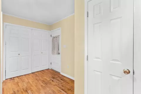 Entry Way - 1955 S Valleyroad Ave, Springfield, MO 65804 photo 3 of 4
