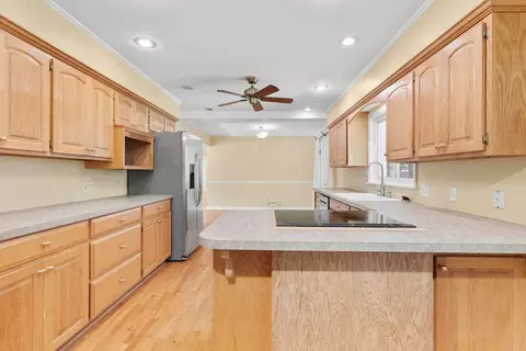 Kitchen - 1955 S Valleyroad Ave, Springfield, MO 65804 photo 1 of 1