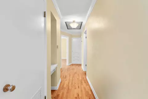 Entry Way - 1955 S Valleyroad Ave, Springfield, MO 65804 photo 4 of 4