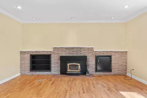 Living - 1955 S Valleyroad Ave, Springfield, MO 65804 photo 2 of 4