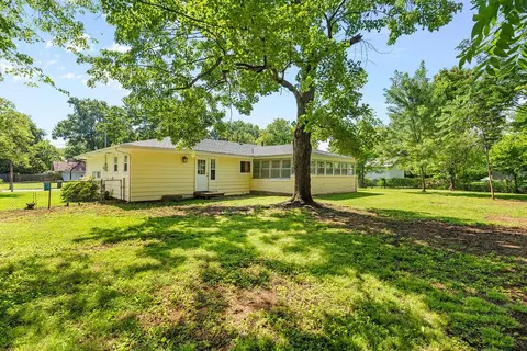 Exterior - 1955 S Valleyroad Ave, Springfield, MO 65804 photo 6 of 6