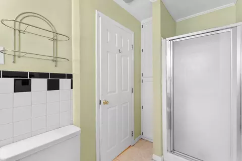 Bath - 1955 S Valleyroad Ave, Springfield, MO 65804 photo 2 of 3